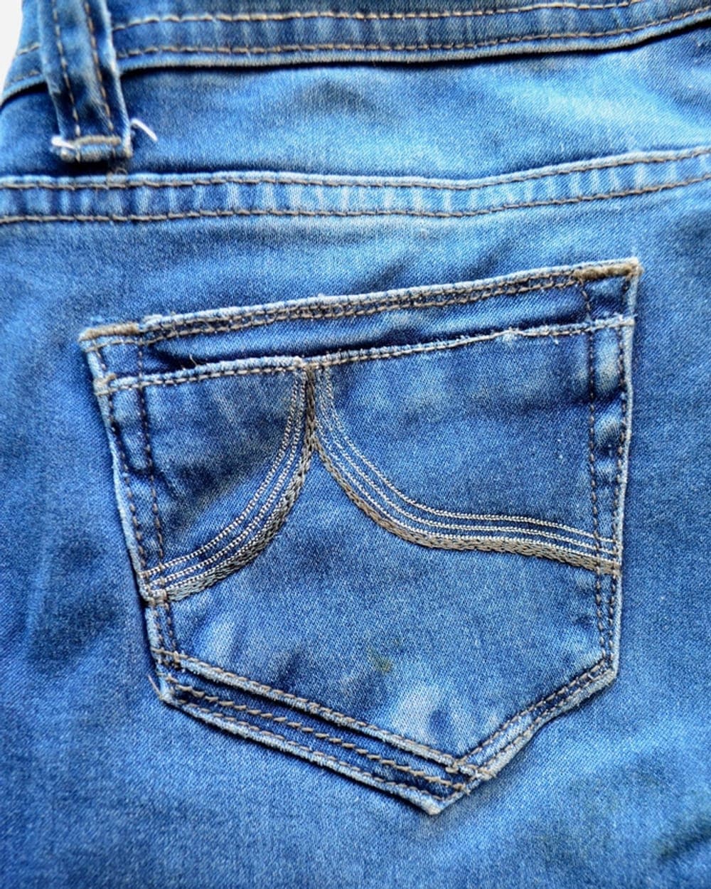 Llavero con forma de bolsillo trasero de jean, para guardar monedas